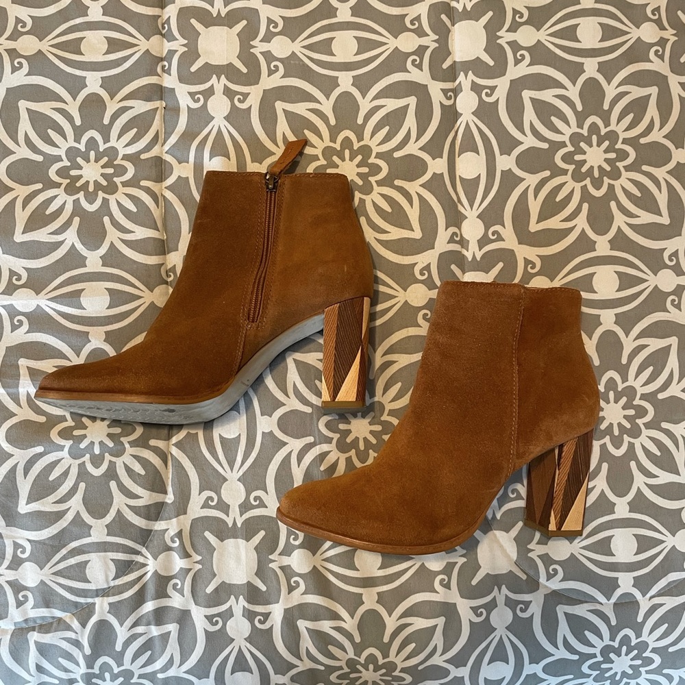 COPY - Women’s size 9 suede bootie